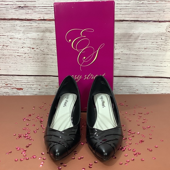 EASY STREET JENNA BLACK PATENT PUMP - Picture 2 of 11